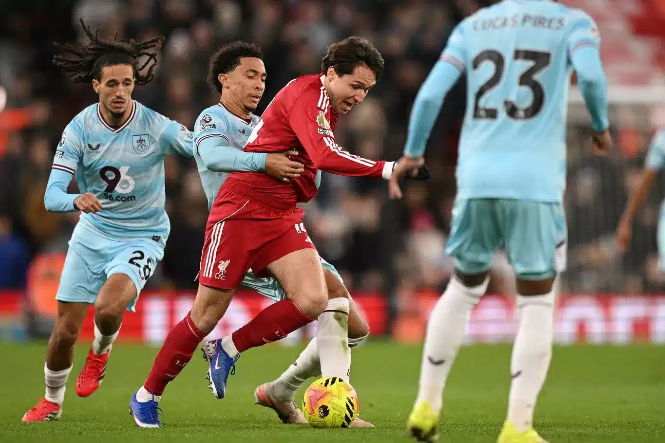 كييزا يتحدث عن مستقبله مع ليفربول وتطلعاته للعودة للمنتخب الإيطالي