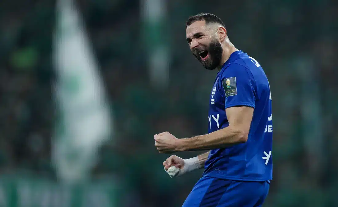 مستقبل كريم بنزيما مع الهلال: موقفه من الرحيل والتحديات المقبلة