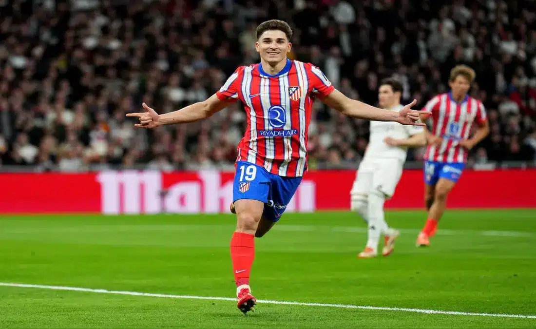 برشلونة يسعى للتعاقد مع جوليان ألفاريز لتعزيز خط الهجوم