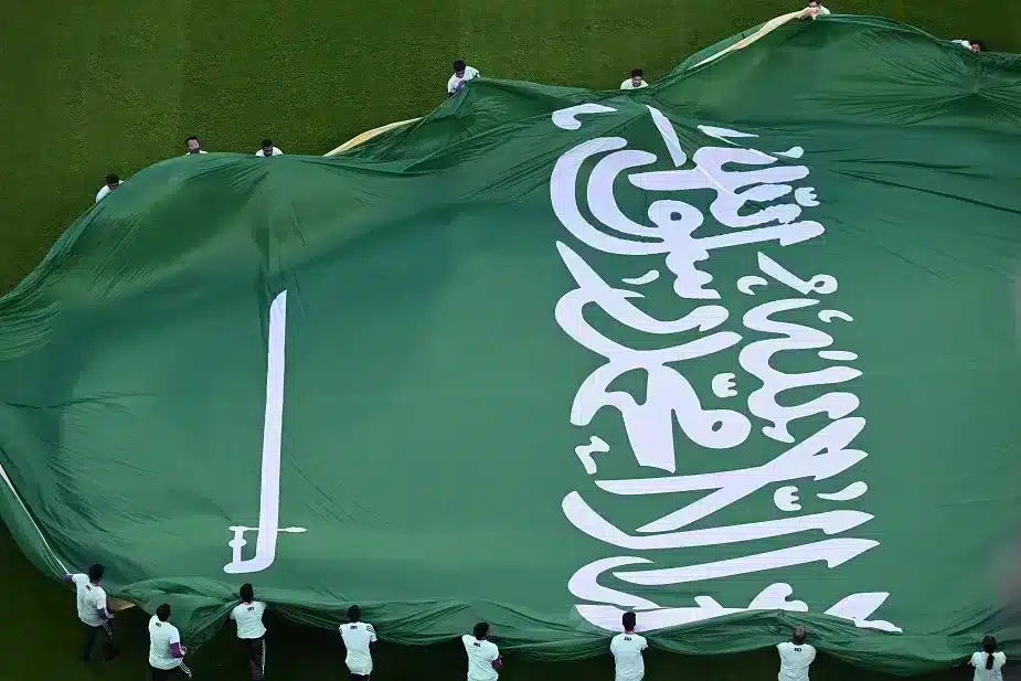 العبكري يعتزل التحكيم: ماذا يعني ذلك للرياضة السعودية؟